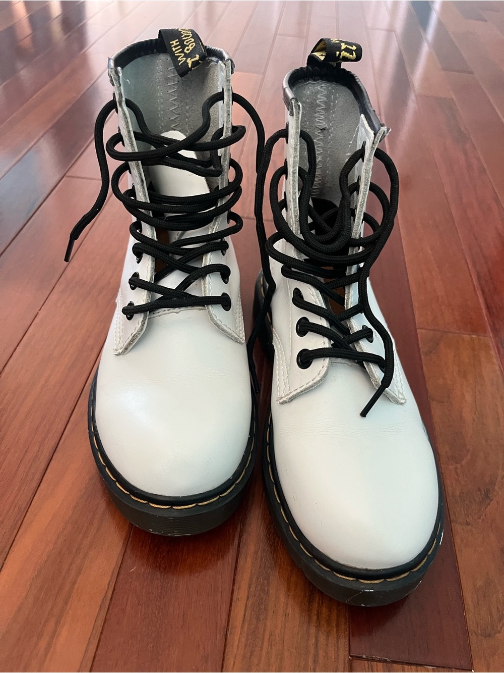 Dr. Martens White Leather Lace-Up Ankle Boots made in England  size US 7 Women’s